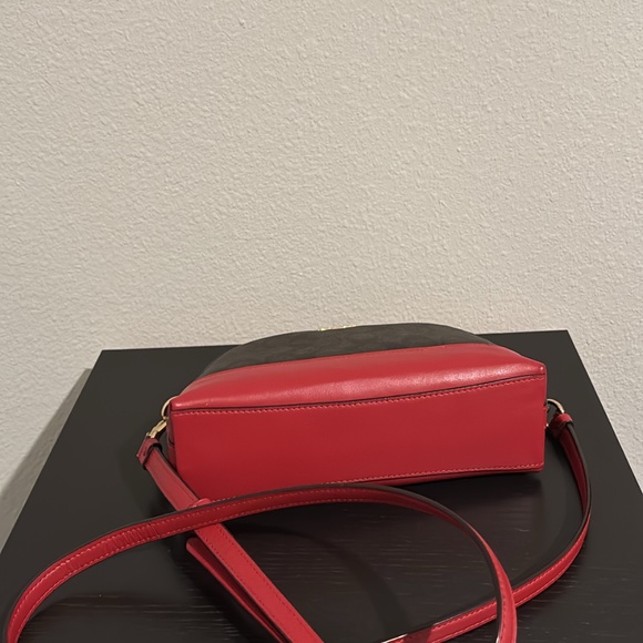 Coach - Picture 2 of 4